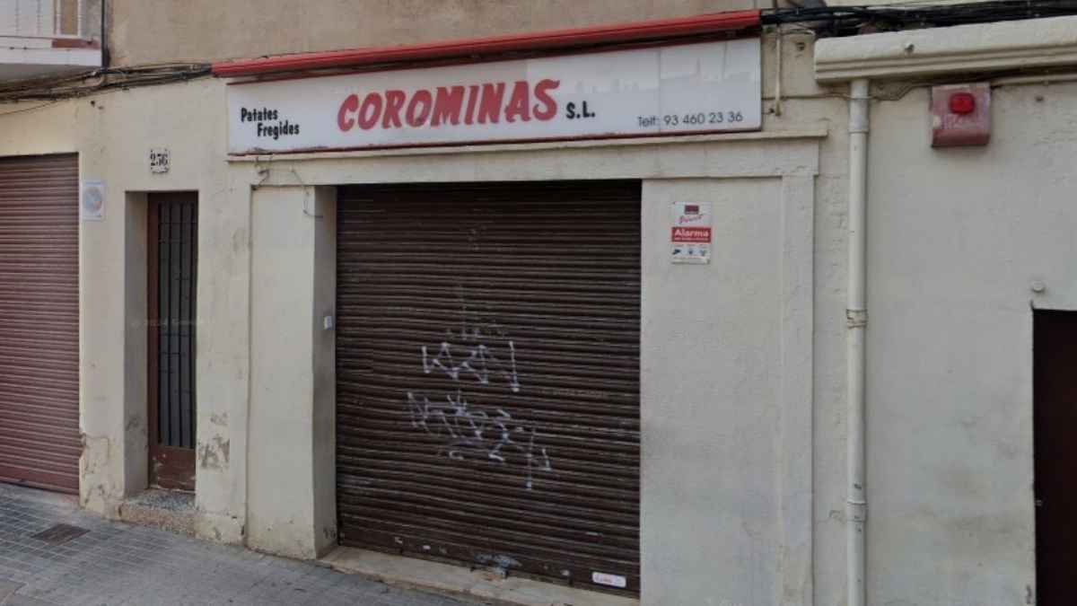 fachada cerrada de la fábrica de patatas corominas en badalona
