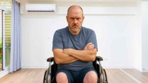 Un trabajador sin piernas ve denegada su incapacidad permanente al estar ya en edad de jubilación