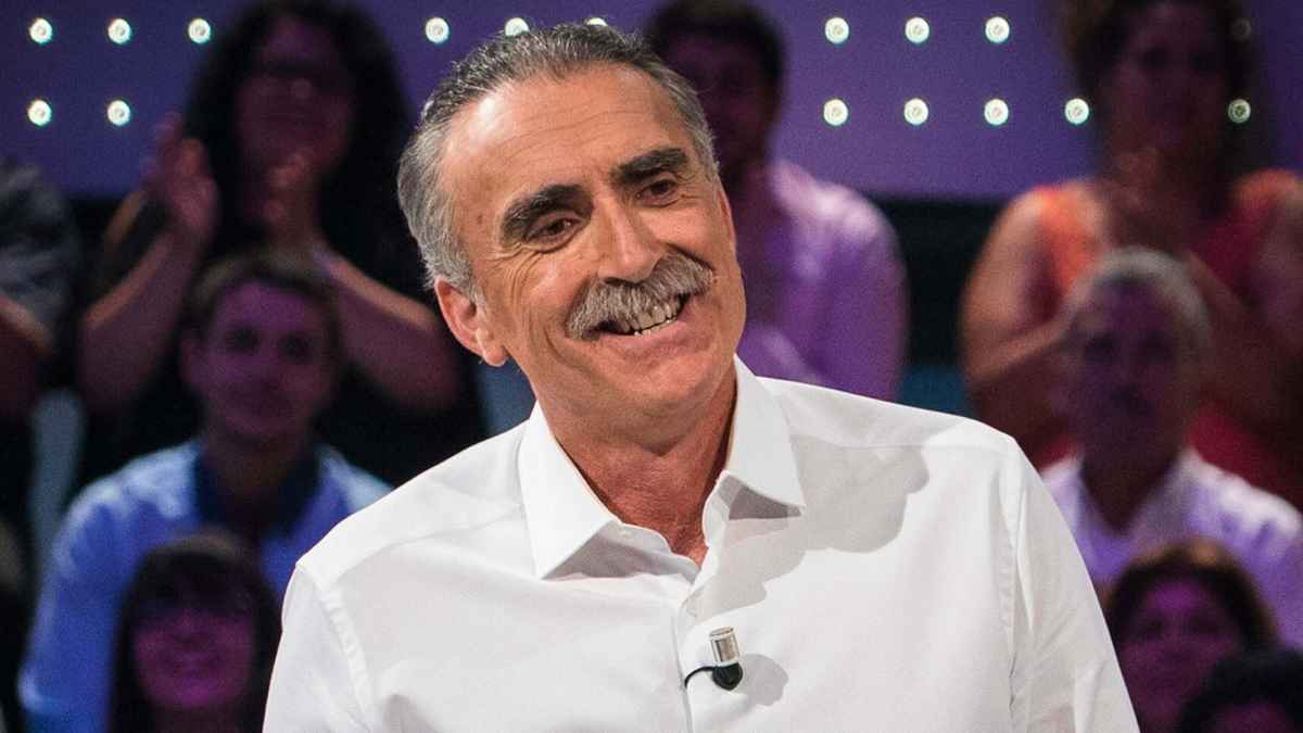Juan y Medio sonríe durante su programa mientras defiende Andalucía como el mejor lugar para disfrutar la jubilación.