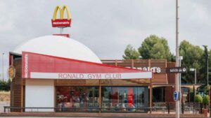 La Justicia vuelve a corregir al INSS al reconocer la incapacidad de un trabajador de McDonald’s que había sido rechazado