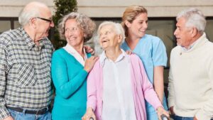 Mayores de 80 años confiesan los errores que marcaron su vida y sorprenden con consejos que todos deberían escuchar