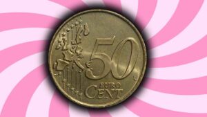 Si tienes esta moneda de 50 céntimos podrías ganar más de 10.000 euros: fíjate si aparece estos detalles