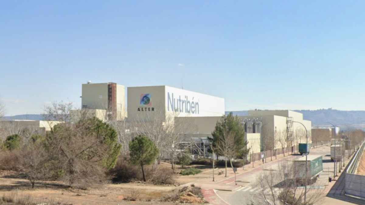 Fábrica de Nutribén del Grupo Alter en Meco, Madrid, vista exterior del complejo industrial y sus instalaciones.