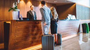 Expertos advierten sobre los peligros de entregar tu DNI en hoteles y cómo evitar fraudes