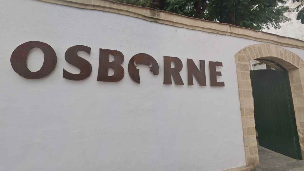 Fachada de las instalaciones de Osborne en El Puerto de Santa María