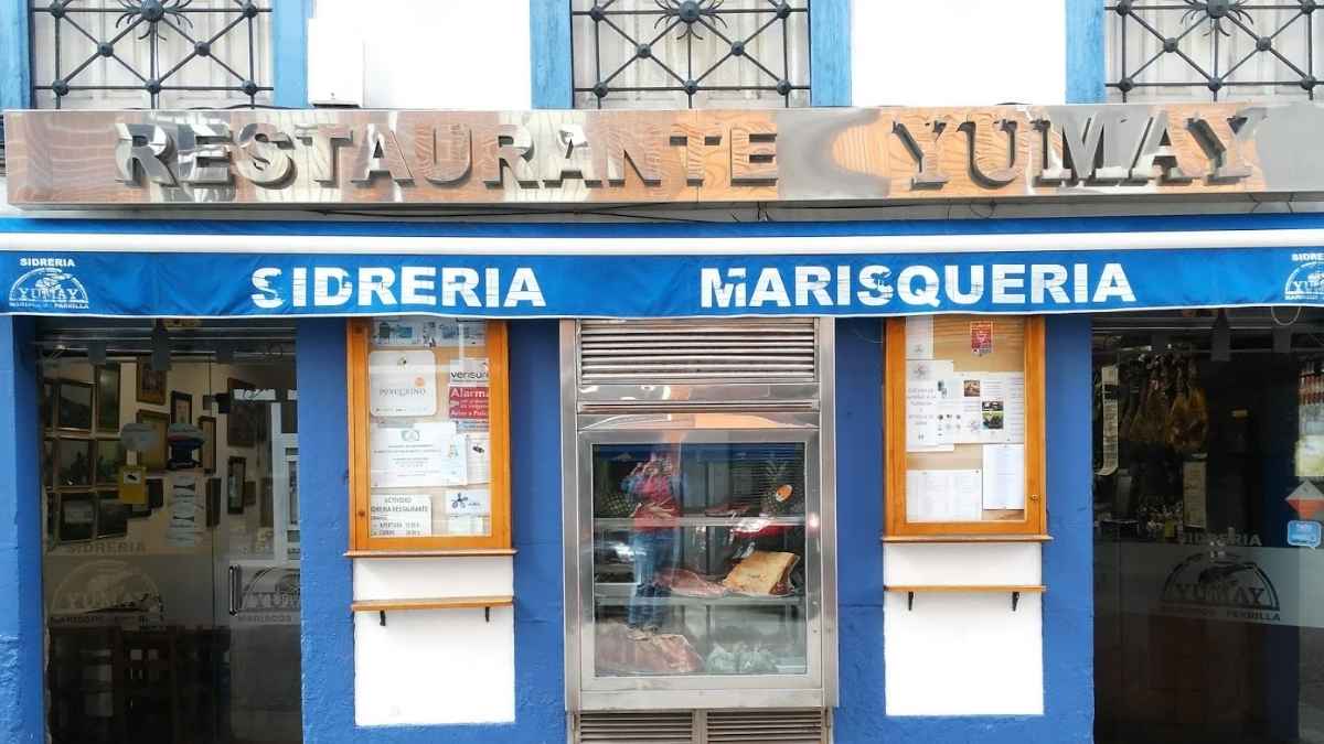 Fachada del Restaurante Sidrería Yumay en Avilés que cerrará a final de año por la jubilación de sus propietarios