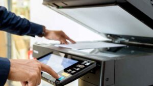 Nueva advertencia de la AEPD a los alojamientos que siguen solicitando fotocopias del DNI sin base legal