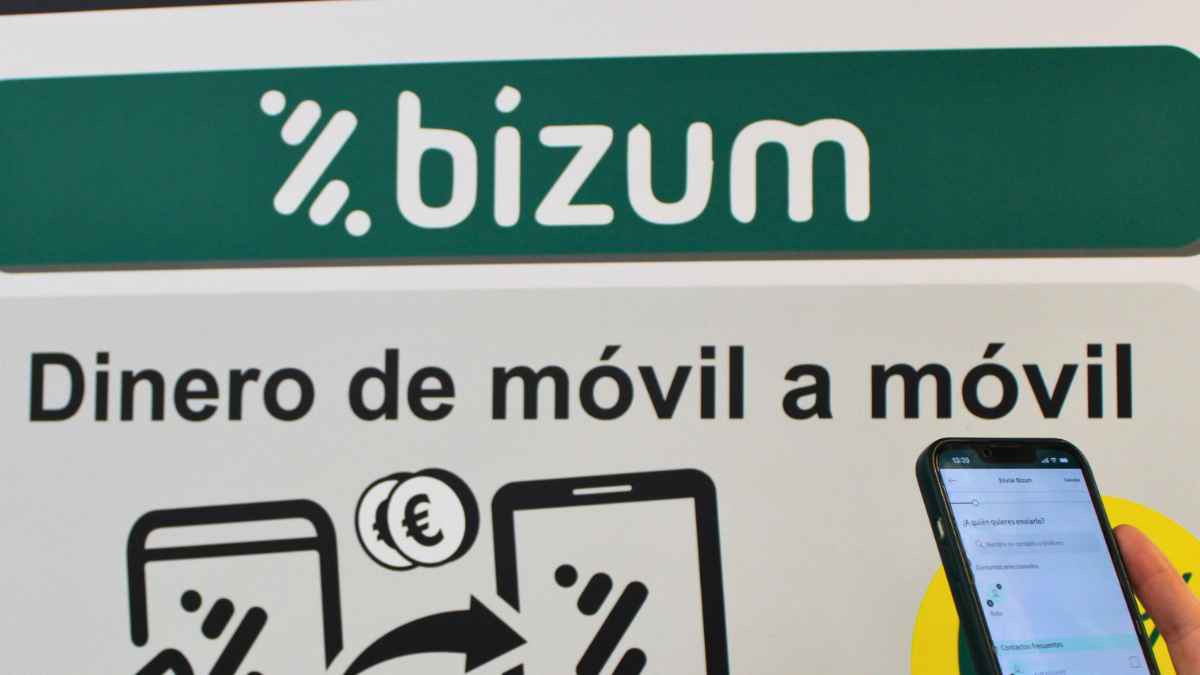 Pagos con Bizum desde el móvil que Hacienda controlará a partir de 2026
