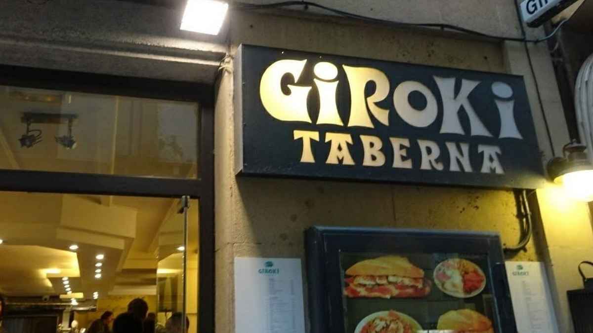 Fachada de Giroki Taberna en la Parte Vieja de San Sebastián antes de su cierre tras doce años