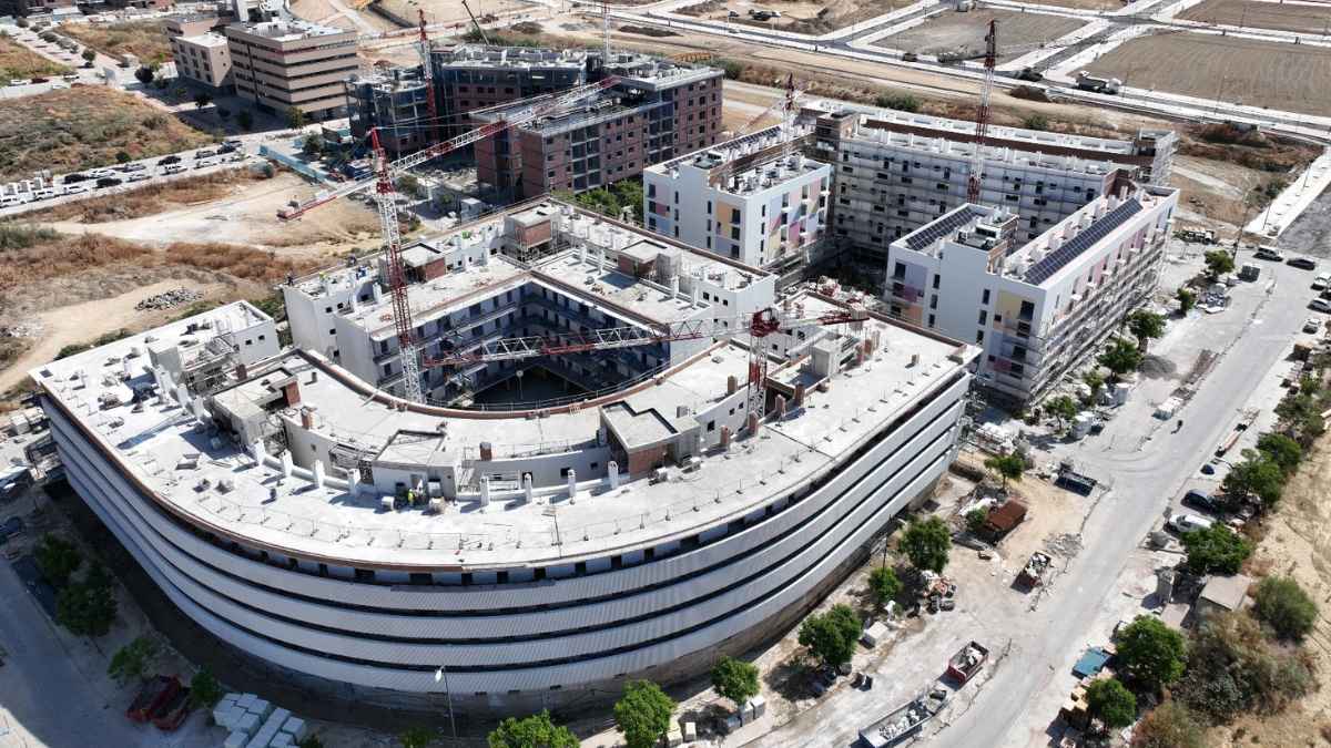 Obras de viviendas VPO en alquiler en el sector Universidad de Málaga donde se sortearán 253 pisos protegidos