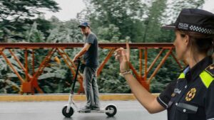 La DGT prepara nuevas sanciones para todas las personas que tengan patinete eléctrico a partir de 2026