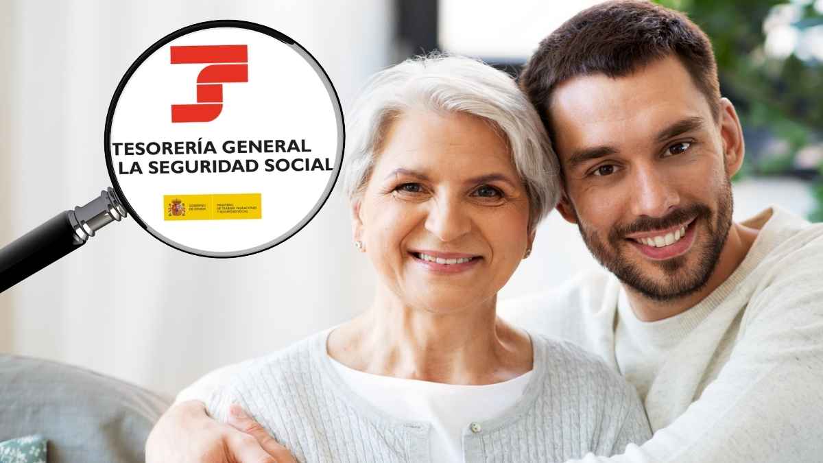 Madre jubilada junto a su hijo con lupa sobre el logo de la Seguridad Social en un caso de retirada de pensión por empadronamiento