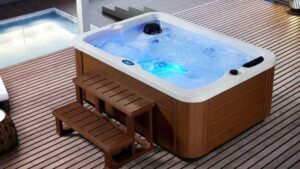 Un inquilino debe pagar más de 52.000 euros por liarla: usaba la terraza comunitaria como local de fiestas con jacuzzi