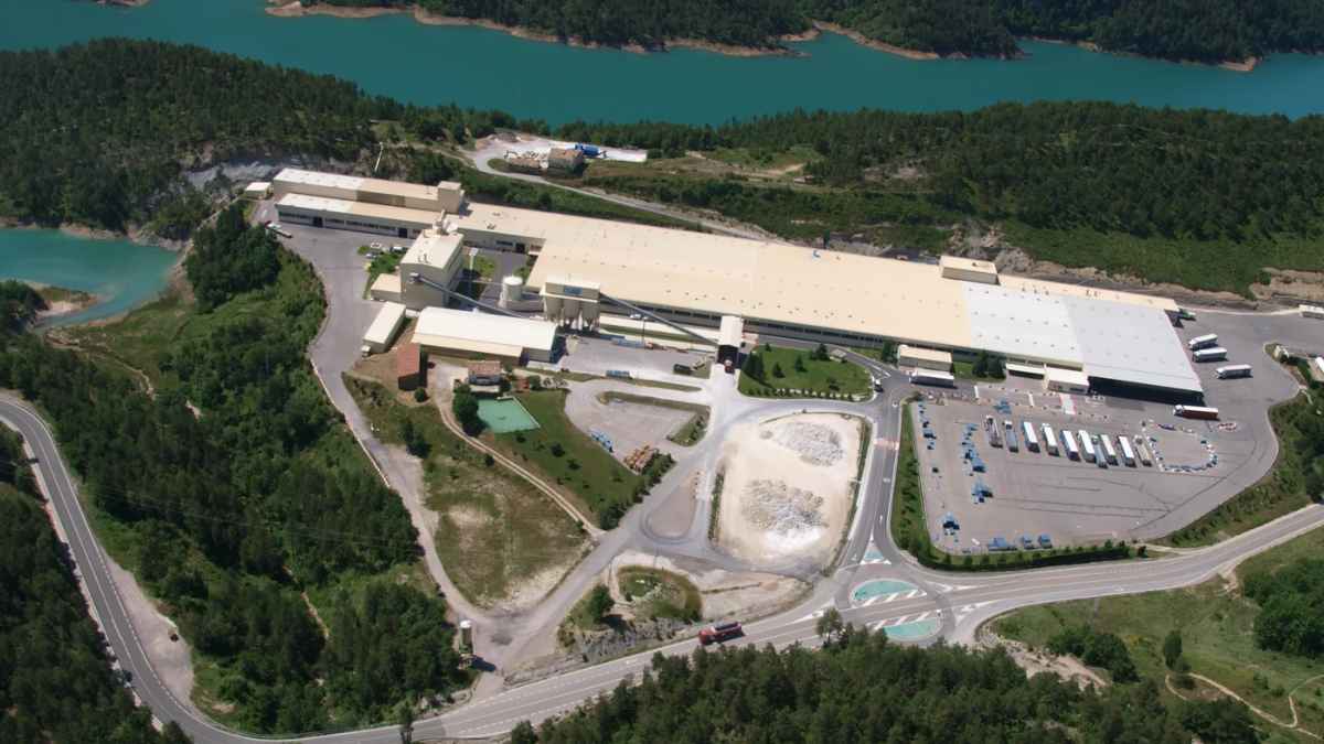 Planta de producción de Knauf en Guixers, Lleida, donde la empresa ofrece empleo con contrato indefinido
