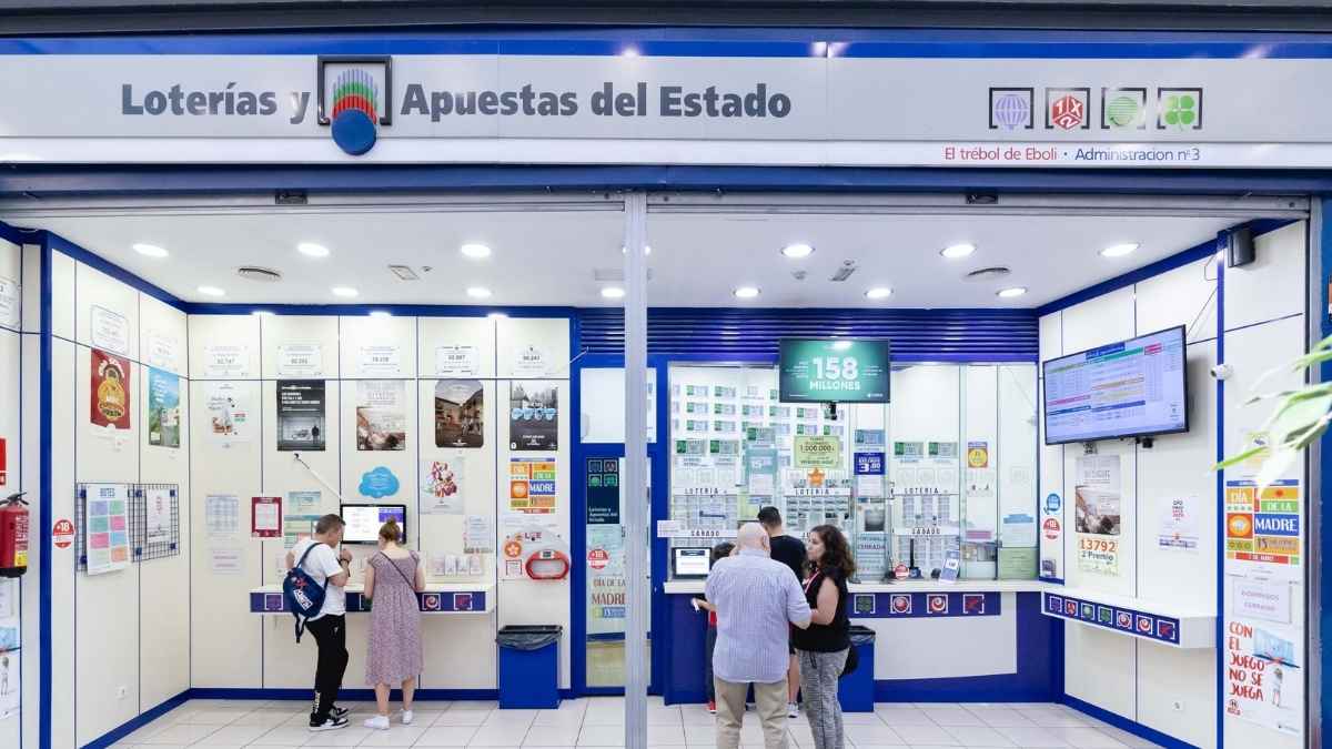 Administración de Loterías y Apuestas del Estado con clientes comprando décimos para el Sorteo del Niño