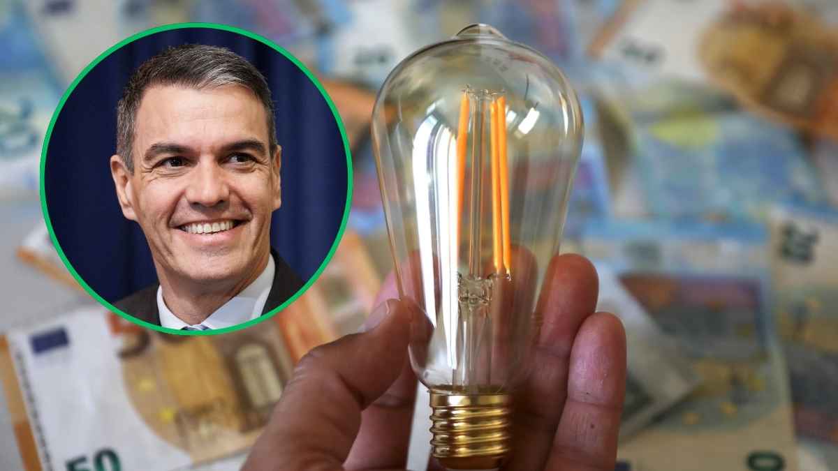 Bombilla encendida sostenida con billetes de euro y referencia institucional al bono social eléctrico en 2026