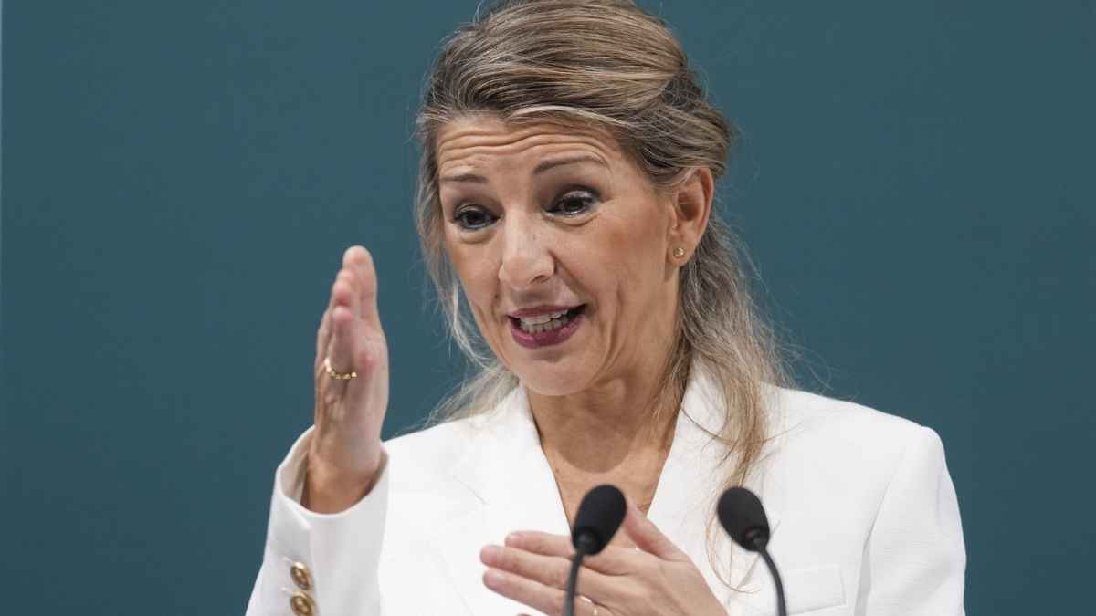 Yolanda Díaz o durante una comparecencia pública sobre la ampliación del permiso por fallecimiento