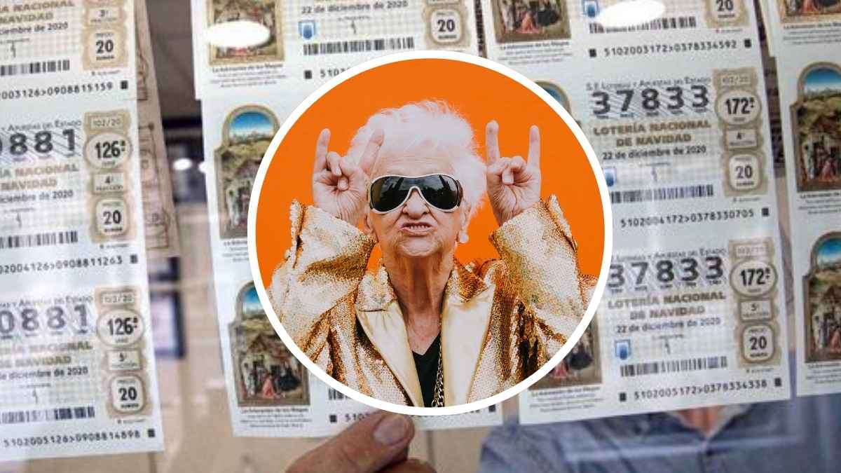 Pensionista mayor celebrando la Lotería de Navidad sobre fondo de décimos del sorteo