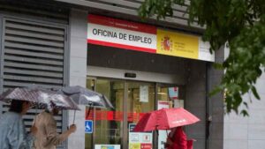 El SEPE endurece las condiciones y obligará a declarar la renta a todos los beneficiarios de subsidios desde 2026