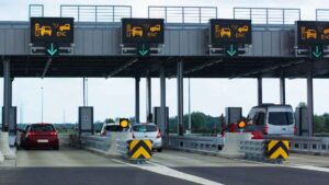 El nuevo año 2026 trae subidas de peajes y mantiene algunas autopistas gratuitas de madrugada