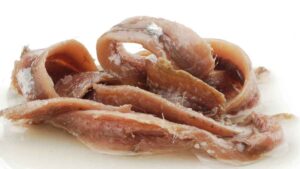 La AESAN avisa de una alerta sanitaria por histamina en este producto de anchoas: pide no consumir los lotes afectados