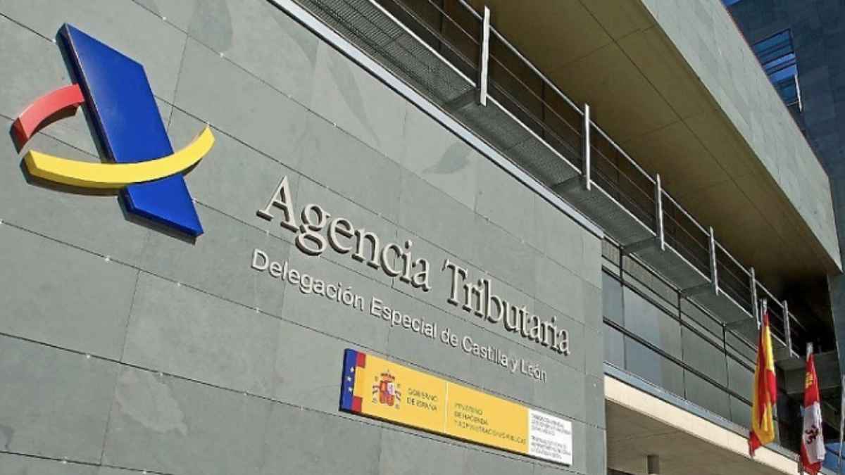 Fachada de la Agencia Tributaria en España durante la campaña de la Renta 2026