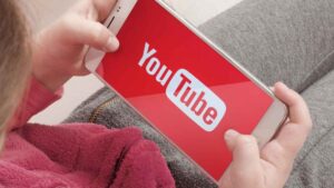 YouTube refuerza el control sobre los vídeos infantiles: el impacto económico ha sido más duro de lo esperado para los creadores de contenido