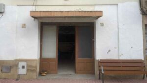 Esta mujer recibe 15.000 euros para abrir un local y un piso gratis para que lleve la tienda en un municipio de 651 habitantes de Barcelona