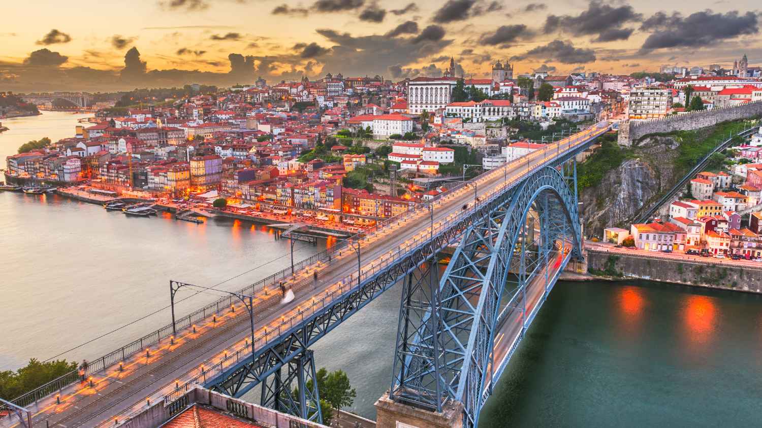 Vista panorámica de Oporto, en Portugal, país al que se mudó un abogado tras dejar su trabajo a los 41 años