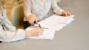 La Ley de Vivienda lo deja claro y podrás seguir en tu piso hasta 7 años aunque el casero no renueve el contrato