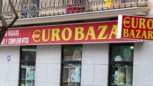 Los bazares chinos empiezan a desaparecer y en su lugar llegan negocios nuevos que ya se notan en las calles