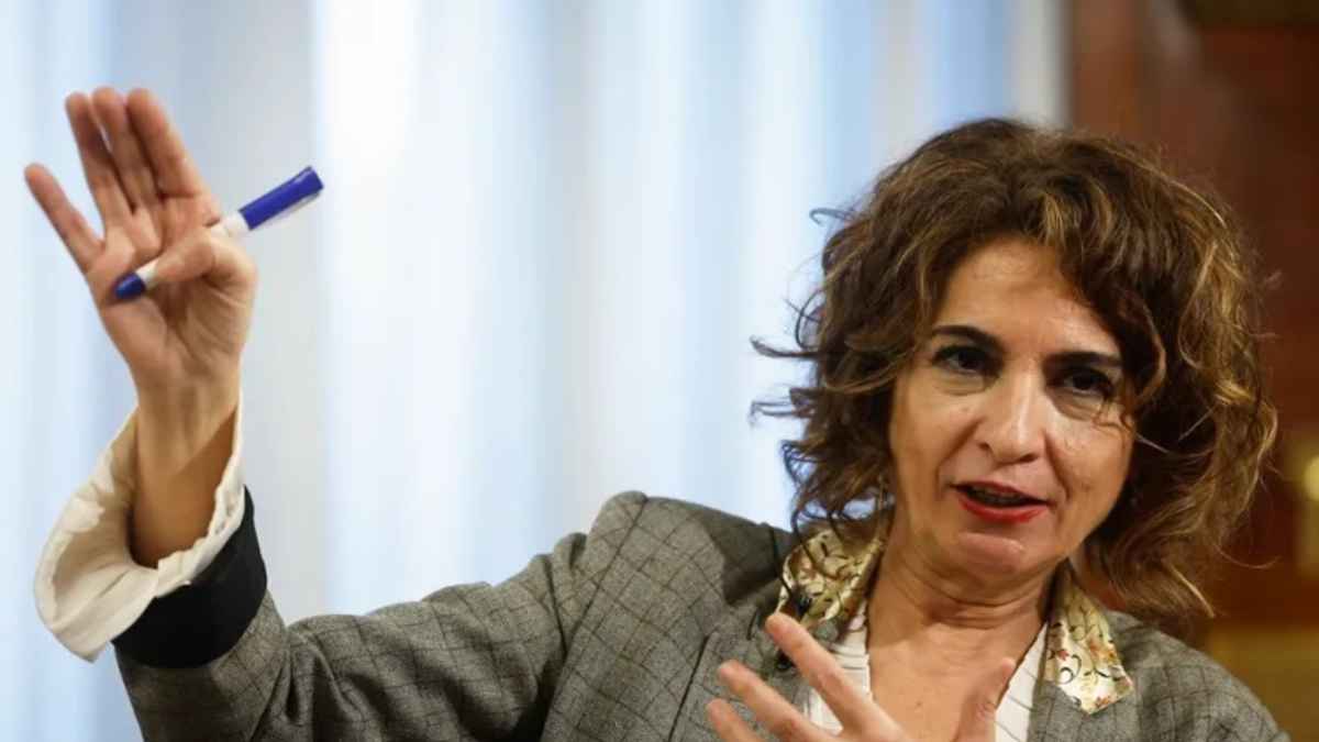 Responsable del Ministerio de Hacienda durante una comparecencia sobre nuevas medidas de ahorro fiscal