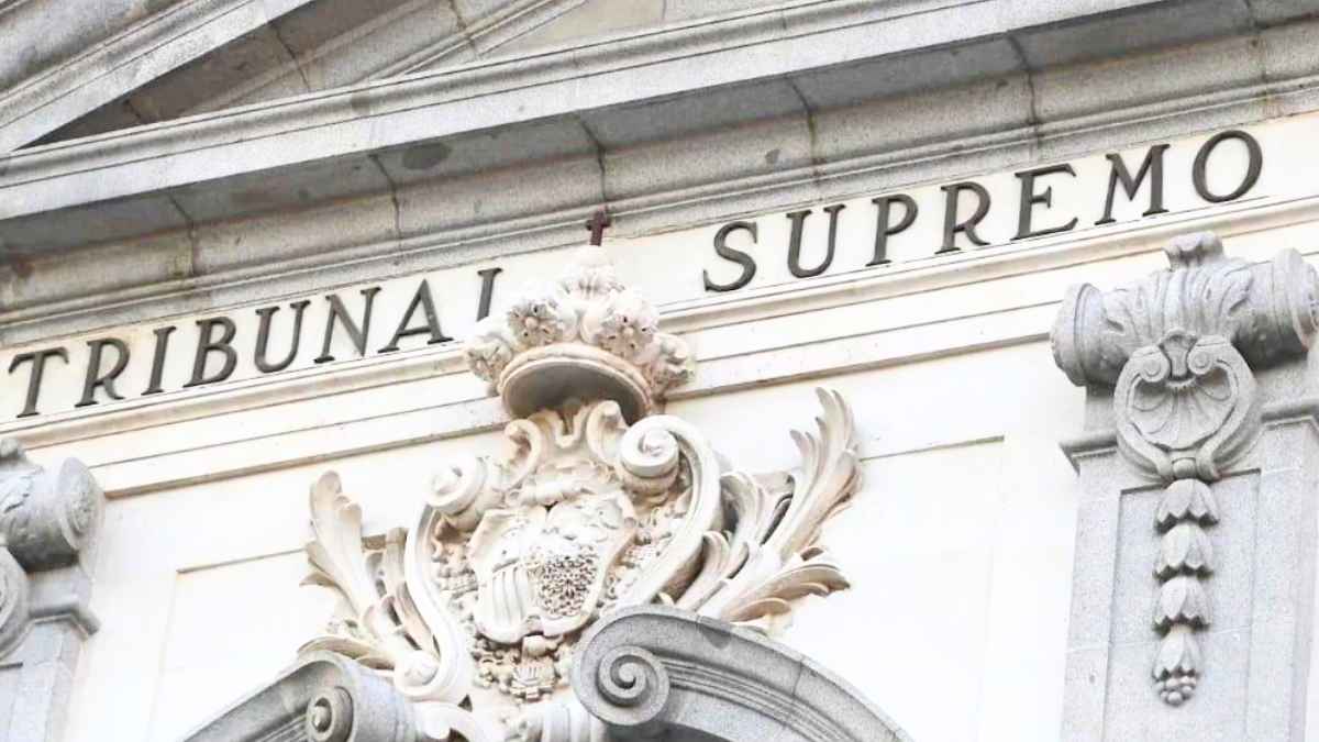 Fachada del Tribunal Supremo en España, relacionada con la sentencia sobre complementos de incapacidad temporal tras 12 meses de baja