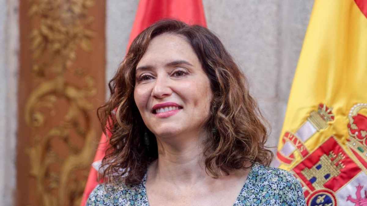 Representante del Gobierno regional de Madrid en una comparecencia sobre el nuevo requisito para acceder a vivienda protegida