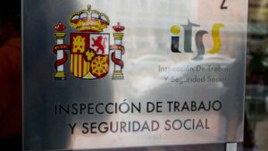 Un despido simulado es cazado por Inspección de Trabajo: ahora la trabajadora tiene que devolver casi 9.500 euros al SEPE