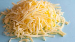 Aviso urgente de la AESAN para quienes compraron queso rallado gouda y mozzarella en estos formatos