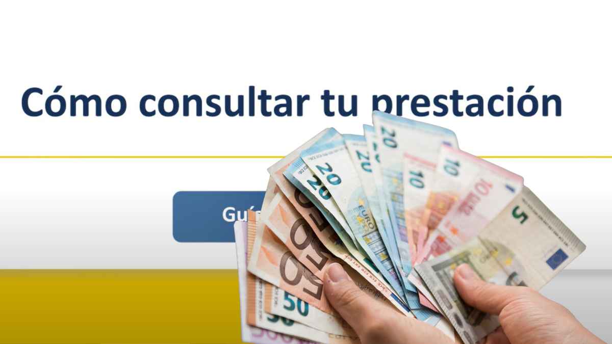 Mano con billetes de euro consultando online la prestación del SEPE