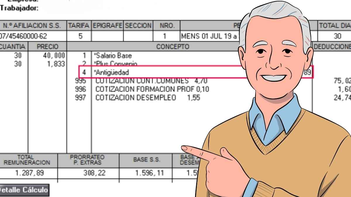 Trabajador señalando en su nómina el plus de antigüedad para reclamar los atrasos salariales a la empresa