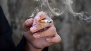 Dejar de fumar con la subvención de la Seguridad Social en solo 25 días: cuáles son los efectos secundarios