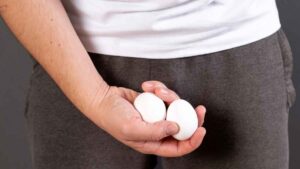 Un empleado es despedido durante una baja por inflamación de testículos: el TSJ declara improcedente pero no nulo