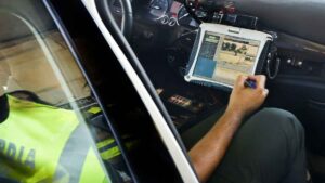 Un ex Guardia Civil explica cómo reducir una multa de velocidad aplicando el margen de error del radar