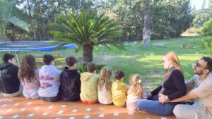 La familia de Raquel bebe casi 100 litros de leche al mes: la realidad del carro de la compra de una familia supernumerosa