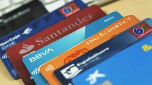 El Gobierno pone fin a las tarjetas de crédito no solicitadas y limita los intereses abusivos