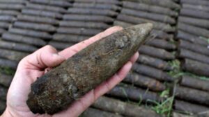 De buscar chatarra a encontrar el llamado “Huevo Kinder” de la Guerra Civil junto al río Piles