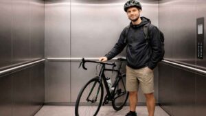 ¿La Junta de vecinos puede limitar el subir bicicletas en el ascensor? La Ley de Propiedad Horizontal lo deja claro