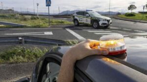 La Guardia Civil está multando con 200 euros aunque lleves la baliza V16 homologada por un pequeño descuido que se olvida