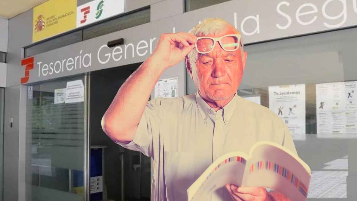 Hombre mayor revisando documentos frente a una oficina de la Tesorería General de la Seguridad Social por trámites de pensión a los 61 años.