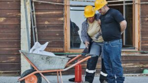 Vuelves de una baja y te declaran apto con limitaciones: así puedes pedir autodespido con indemnización y paro