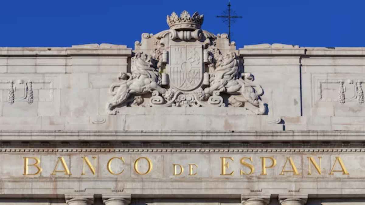 Fachada del Banco de España, organismo que permite consultar un informe gratuito de deudas, créditos y avales
