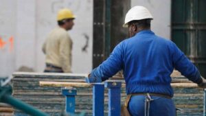 España duplica en cinco años el número de extranjeros sin papeles que trabajan y muchas empresas salen beneficiadas